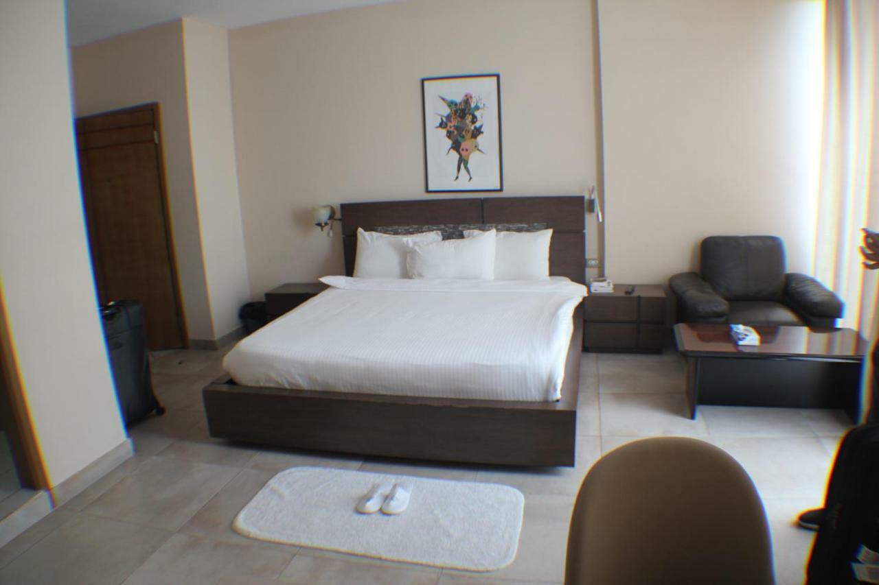 Murex Plaza Hotel & Suites Monrovia Exterior foto